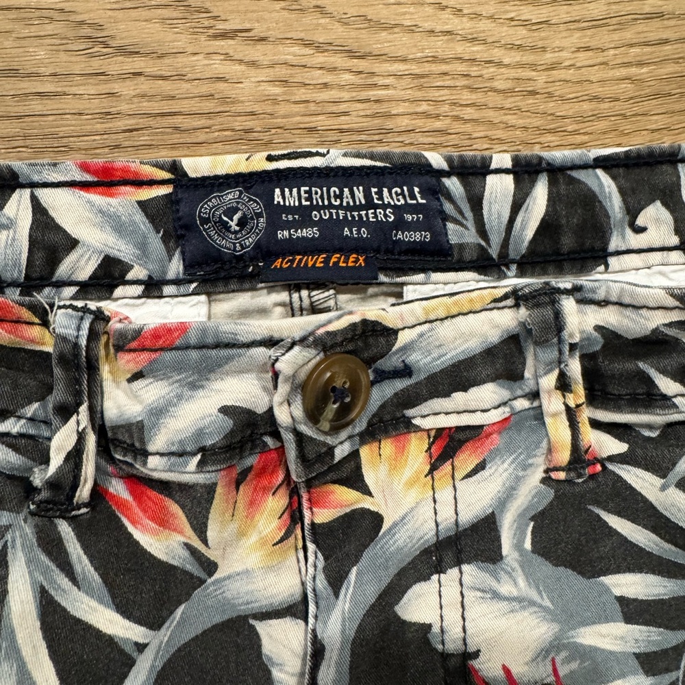 American Eagle Active Flex Classic Cargo Hawaiian Palm Tree Shorts Men’s 32 - Picture 2 of 4